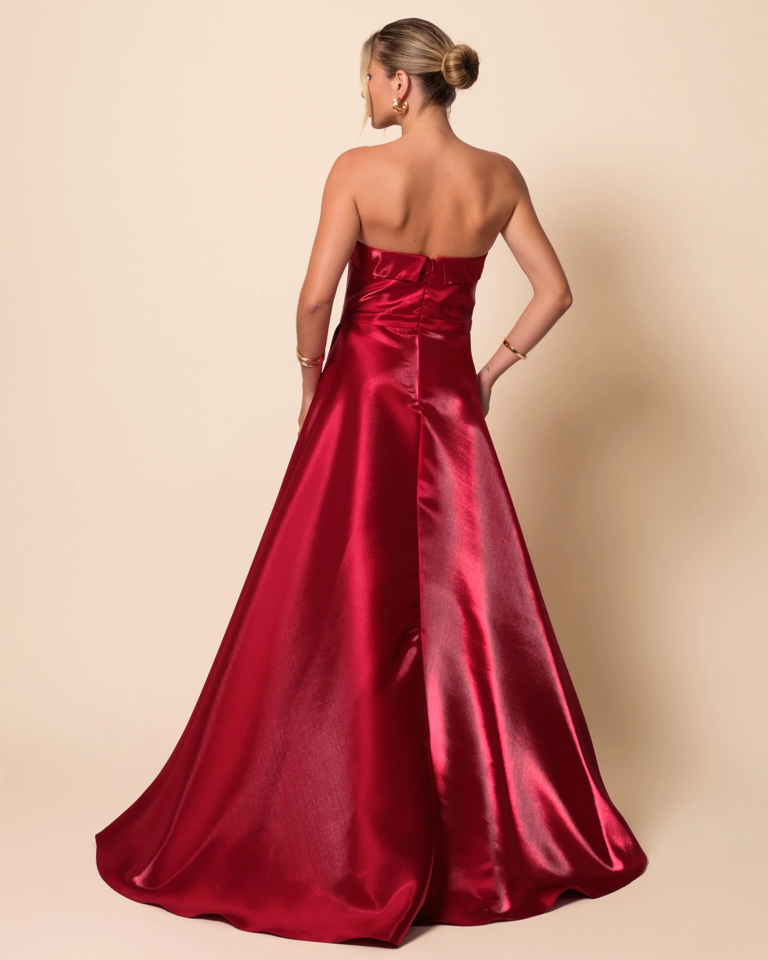 FotoVestido de Festa Longo Cetim Cristal Tomara que Caia Detalhe Marsala