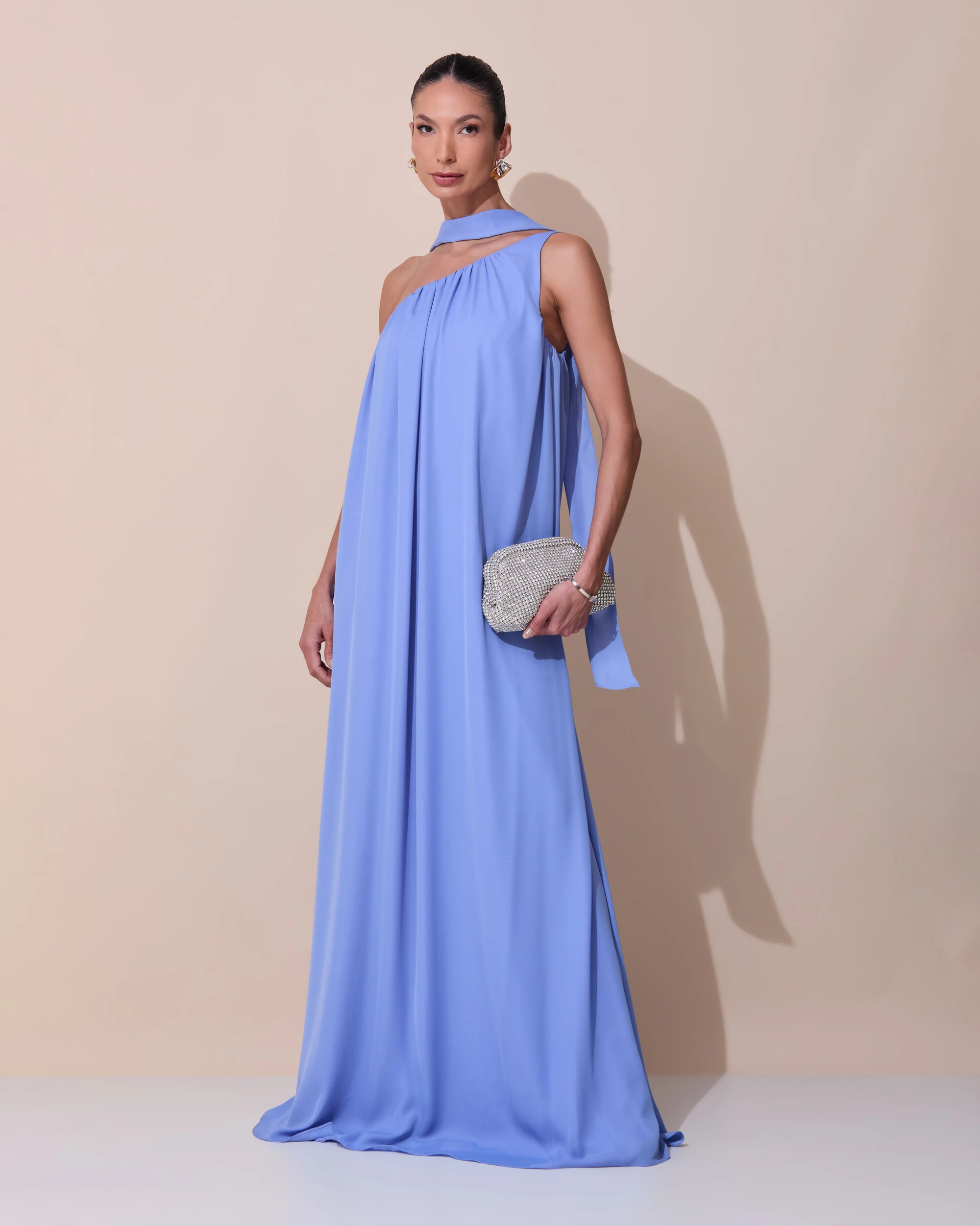 Foto Vestido de Festa Longo Crepe Fluido um Ombro Só com Lenço Azul Atlantis