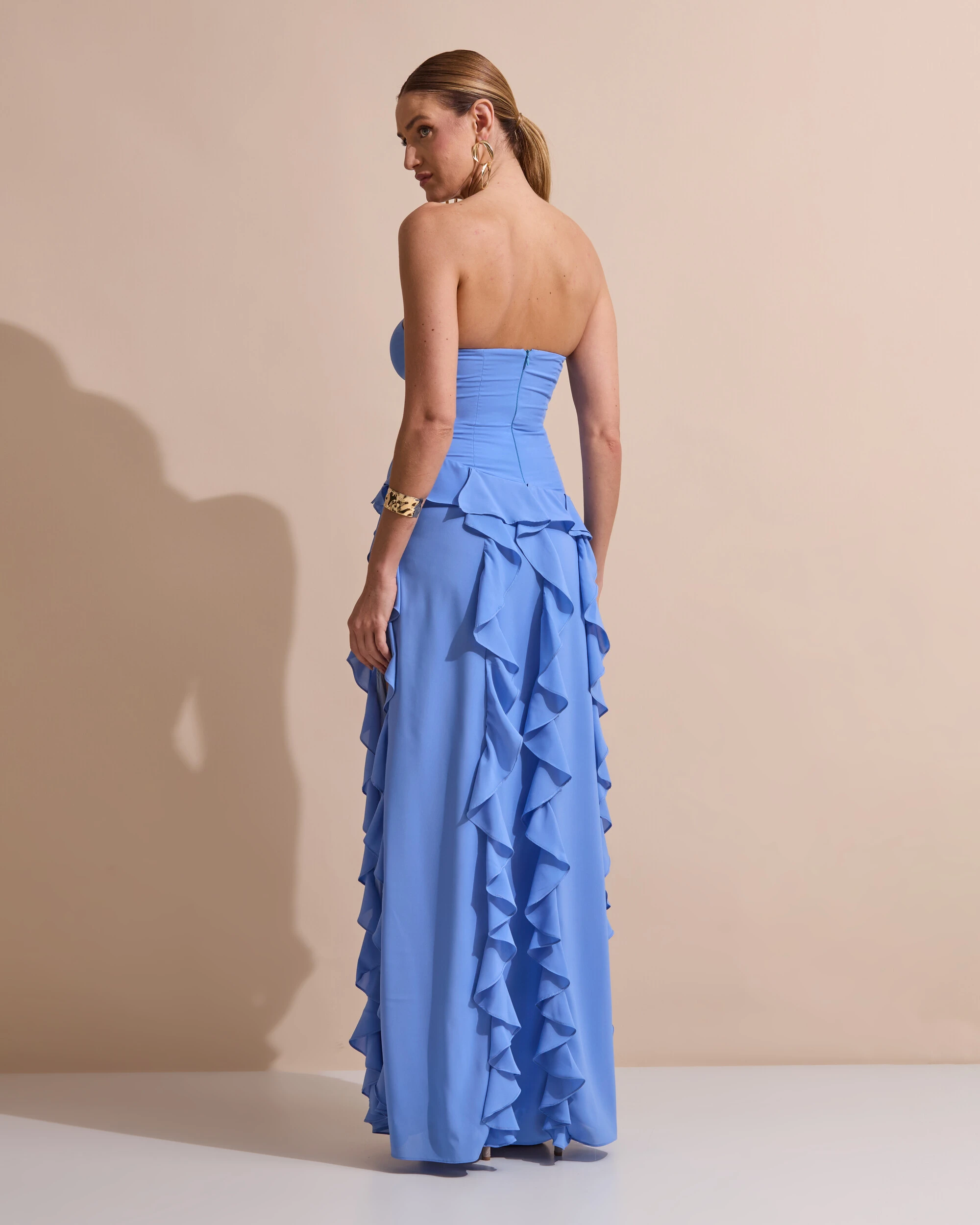 Foto Vestido de festa Longo Tomara que Caia Crepe Chiffon com Bababos Cascata e Fenda Azul Atlantis