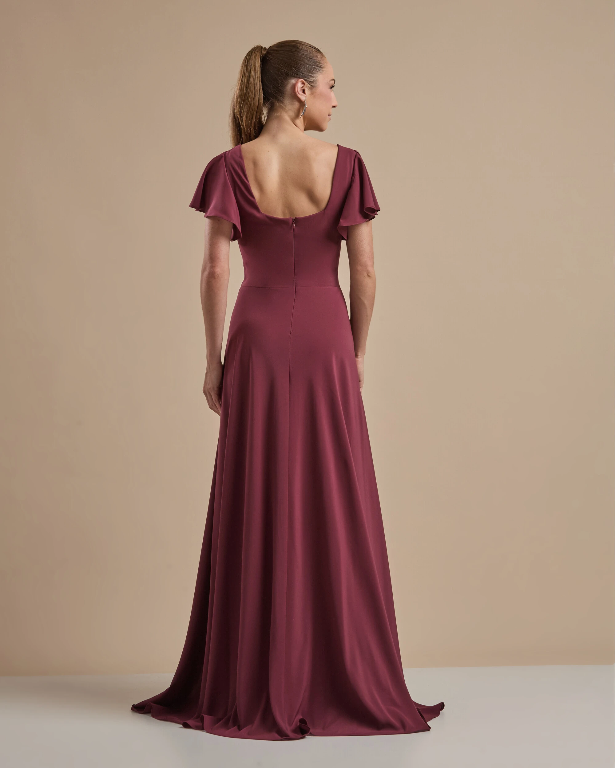 FotoVestido de Festa Longo Crepe Chiffon Manga Babado e Fenda Marsala