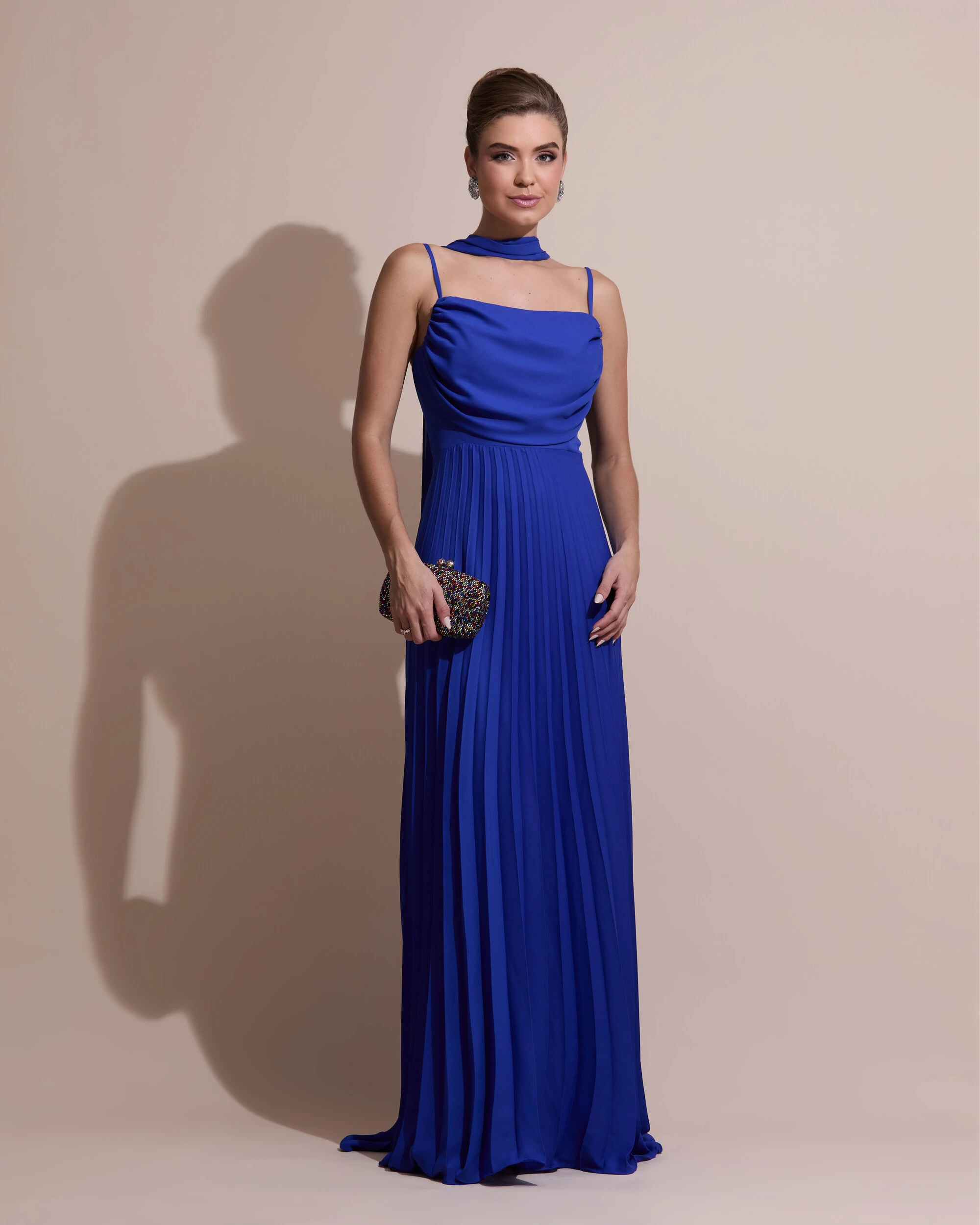 FotoVestido de Festa Longo Crepe Chiffon Plissado Trançado e Lenço Azul Royal