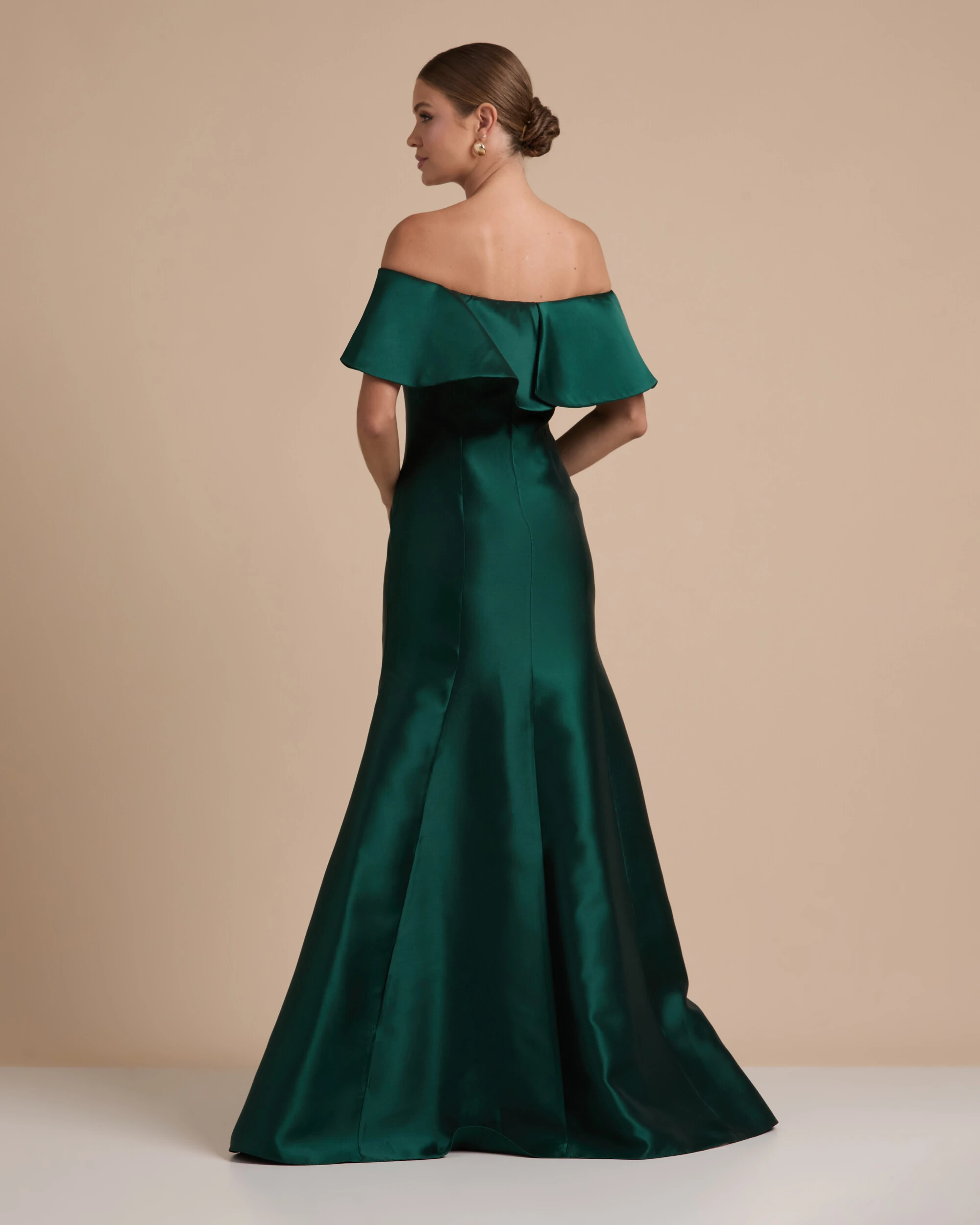 FotoVestido de Festa Longo Zibeline Ombro a Ombro com Babado Verde Escuro