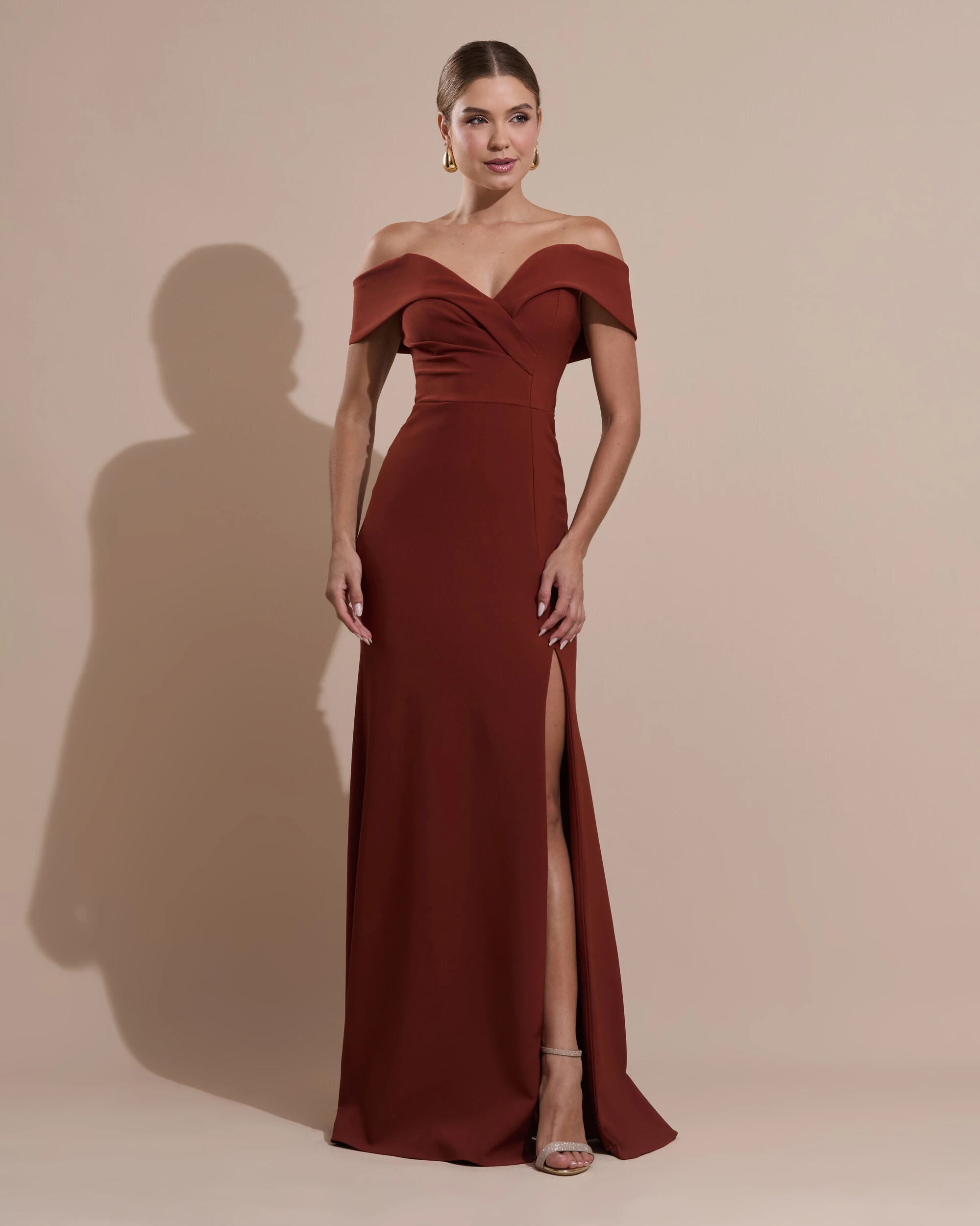 Foto Vestido de Festa Longo Alfaiataria Ombro a Ombro com Fenda Terracota