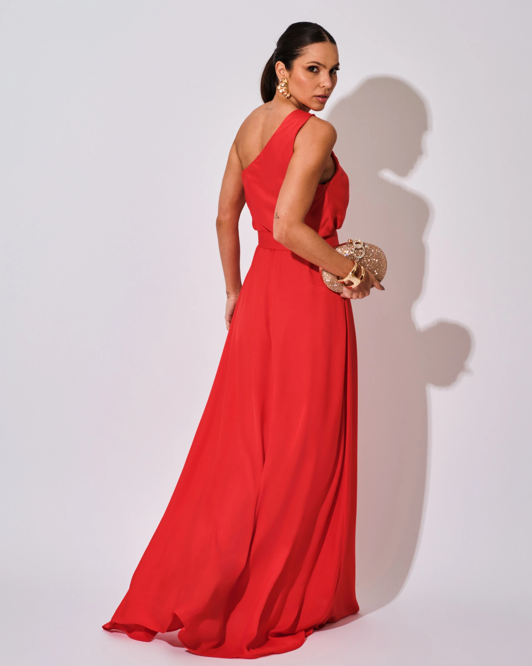 FotoVestido Longo um Ombro com Busto Blousê e Fenda Vermelho