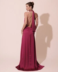 Vestido Longo de Festa Cetim Fluido Gola Alta e Babado Cascata Beterraba