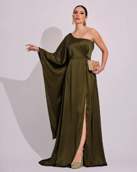 Vestido Longo de Cetim Fluido uma Manga e Detalhe Torcido Verde Oliva
