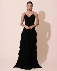 Vestido de Festa Longo Crepe Chiffon Alça Fina Saia Plissada com Babado Cascata Preto