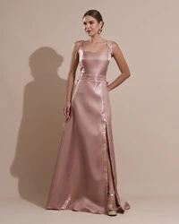 Vestido de Festa Longo Zibeline Cristal com Fenda e Faixa Mocha Mousse
