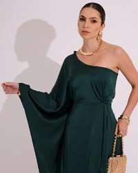 Vestido Longo de Cetim Fluido uma Manga e Detalhe Torcido Verde Escuro