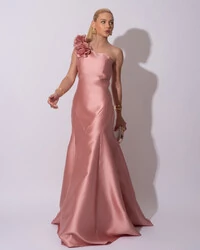 Vestido de Festa Longo Zibeline um Ombro Só Flor Removível Saia Sereia Rose