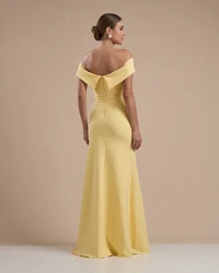 Vestido de Festa Longo Ombro a Ombro com Fenda em Alfaiataria Amarelo Manteiga