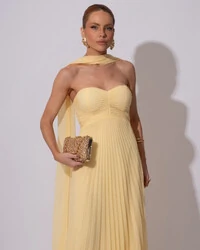 Vestido de Festa Longo Tomara que Caia Grife Plissado com Lenço Amarelo Manteiga