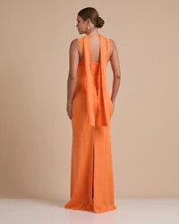 Vestido de Festa Longo Alfaiataria Alça Larga e Lenço Laranja