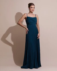 Vestido de Festa Longo Crepe Chiffon Plissado Trançado e Lenço Verde Escuro