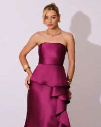 Vestido de Festa Longo Tomara que Caia Babado Cascata Fúcsia Beterraba