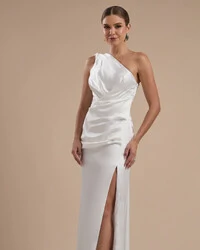 Vestido de Festa Longo Cetim Alfaiataria Um Ombro Só Drapeado com Lenço Branco