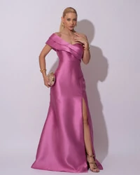 Vestido de festa Longo Zibeline Faixa Drapeada Ombro e Fenda Rosa