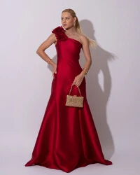 Vestido de Festa Longo Zibeline um Ombro Só Flor Removível Saia Sereia Marsala