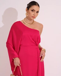 Vestido Longo de Cetim Fluido uma Manga e Detalhe Torcido Pink