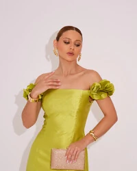 Vestido Longo de Festa Zibeline Ombro a Ombro com Flores e Fenda Verde Lima