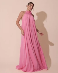 Vestido Longo Crepe Chiffon Frente Única Fluido Flor Removível Rosa