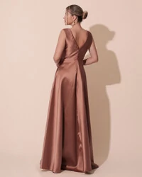 Vestido de Festa Longo Plus Size Zibeline Faixa e Flor Mocha Mousse