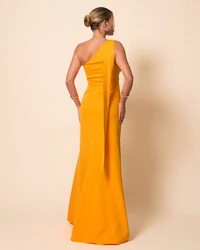 Vestido de Festa Longo Alfaiataria Um Ombro Só Detalhe Drapeado Laranja Manga