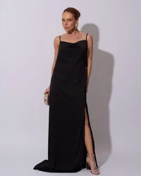 Vestido de Festa Longo Babado Costas Cetim Fluido e Fenda Preto