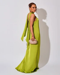 Vestido de Festa Longo em Cetim Fluido um Ombro Só Verde Lima