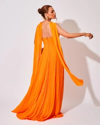 Vestido de Festa Longo Tomara que Caia Plissado com Lenço Laranja