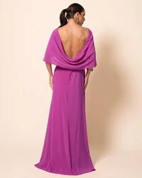 Vestido de Festa Longo Crepe Chiffon com Capa e Degagê nas Costas Fúcsia