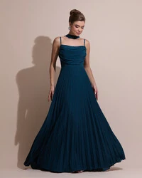 Vestido de Festa Longo Crepe Chiffon Plissado Trançado e Lenço Verde Escuro