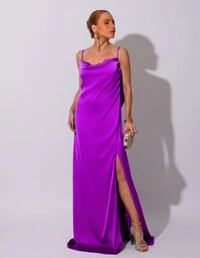 Vestido de Festa Longo Cetim Decote Degagê e Fenda Fúcsia