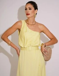 Vestido Longo um Ombro com Busto Blousê e Fenda Amarelo Manteiga