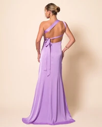 Vestido de Festa Longo Cetim Fluido Um Ombro Só Amarração Costas Lilás