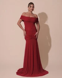 Vestido de Festa Longo Tule Ombro a Ombro Drapeado com Saia Fluida Cereja