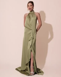 Vestido Longo de Festa Cetim Fluido Gola Alta e Babado Cascata Verde Pistache