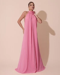 Vestido Longo Crepe Chiffon Frente Única Fluido Flor Removível Rosa