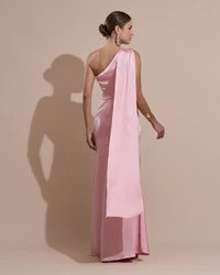 Vestido de Festa Longo Cetim Alfaiataria Um Ombro Só Drapeado com Lenço Rose Gold