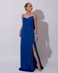 Vestido de Festa Longo Babado Costas Cetim Fluido e Fenda Azul Royal