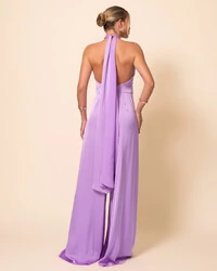 Macacão de Festa Longo em Cetim Fluido com Gola Alta e Lenço Lilás