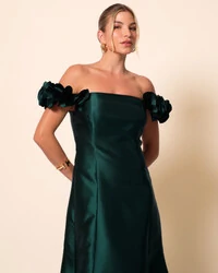 Vestido Longo de Festa Zibeline Ombro a Ombro com Flores e Fenda Verde Escuro