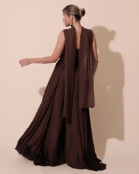 Macacão de Festa Longo Crepe Pantalona Plissado e Lenço Marrom