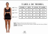 Vestido Longo de Cetim com Decote Triangular e Amarração nas Costas Degagê Beterraba