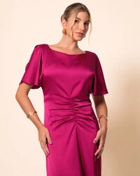 Vestido de Festa Longo Cetim Fluido Manga Curta Drapeado Fúcsia Beterraba