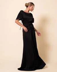 Vestido de Festa Longo Cetim Fluido Manga Curta Drapeado Preto