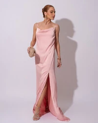 Vestido de Festa Longo Babado Costas Cetim Fluido e Fenda Rose Gold