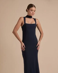 Vestido de Festa Longo Alfaiataria Alça Larga e Lenço Azul Marinho Escuro