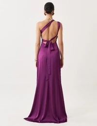 Vestido de Festa Longo Cetim Fluido Um Ombro Só Amarração Costas Roxo