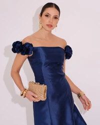 Vestido Longo de Festa Zibeline Ombro a Ombro com Flores e Fenda Azul Marinho
